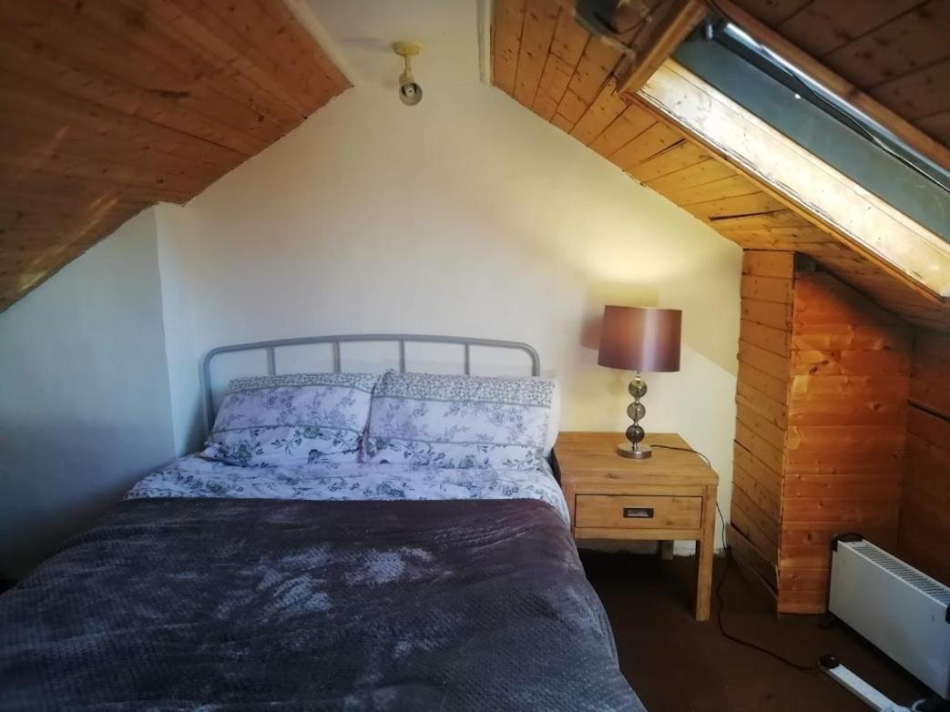 Cozy Loft In Bushey, 20 Mins By Train To Euston London Lejlighed Eksteriør billede
