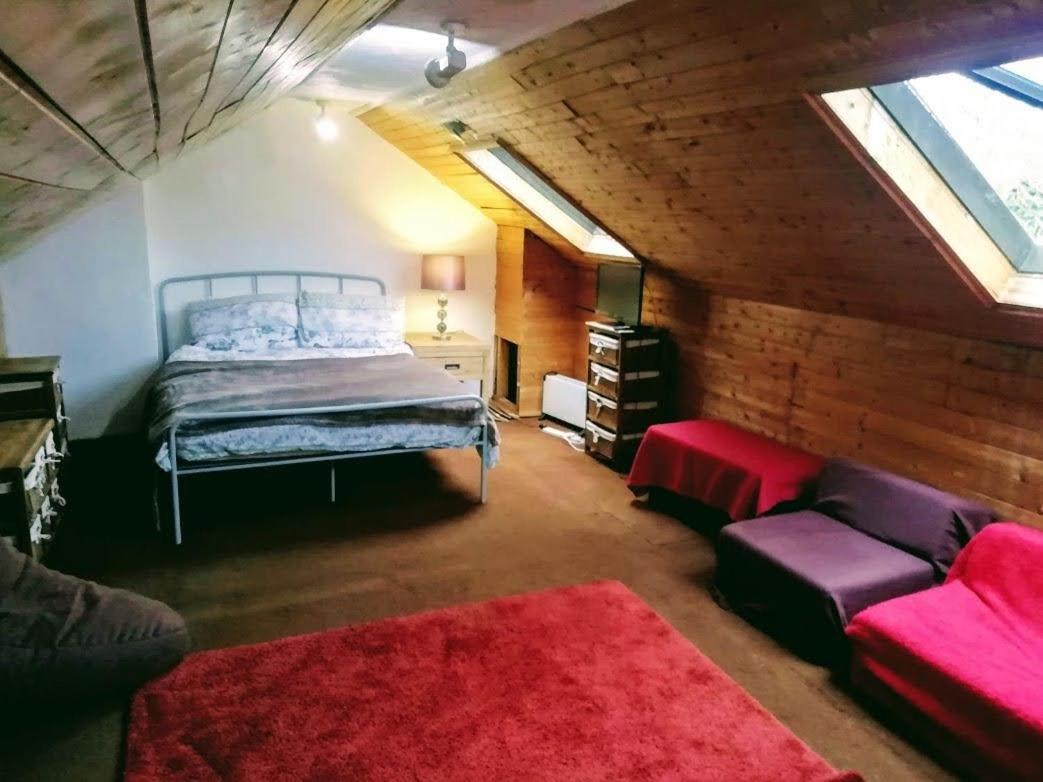 Cozy Loft In Bushey, 20 Mins By Train To Euston London Lejlighed Eksteriør billede