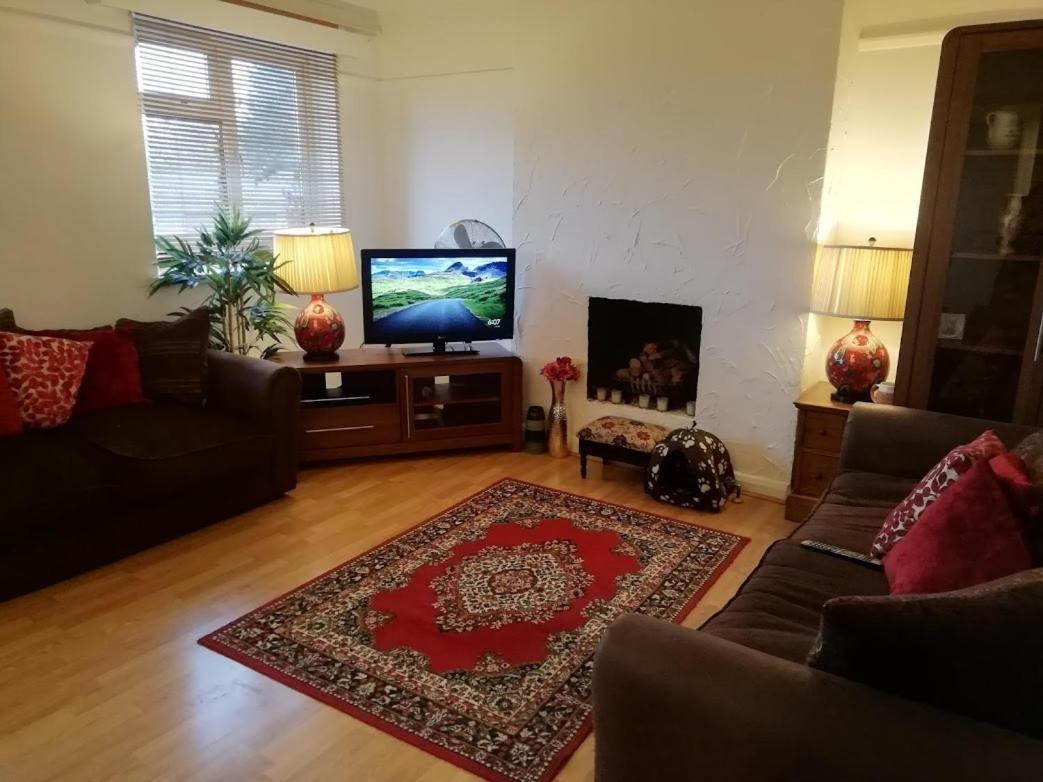 Cozy Loft In Bushey, 20 Mins By Train To Euston London Lejlighed Eksteriør billede