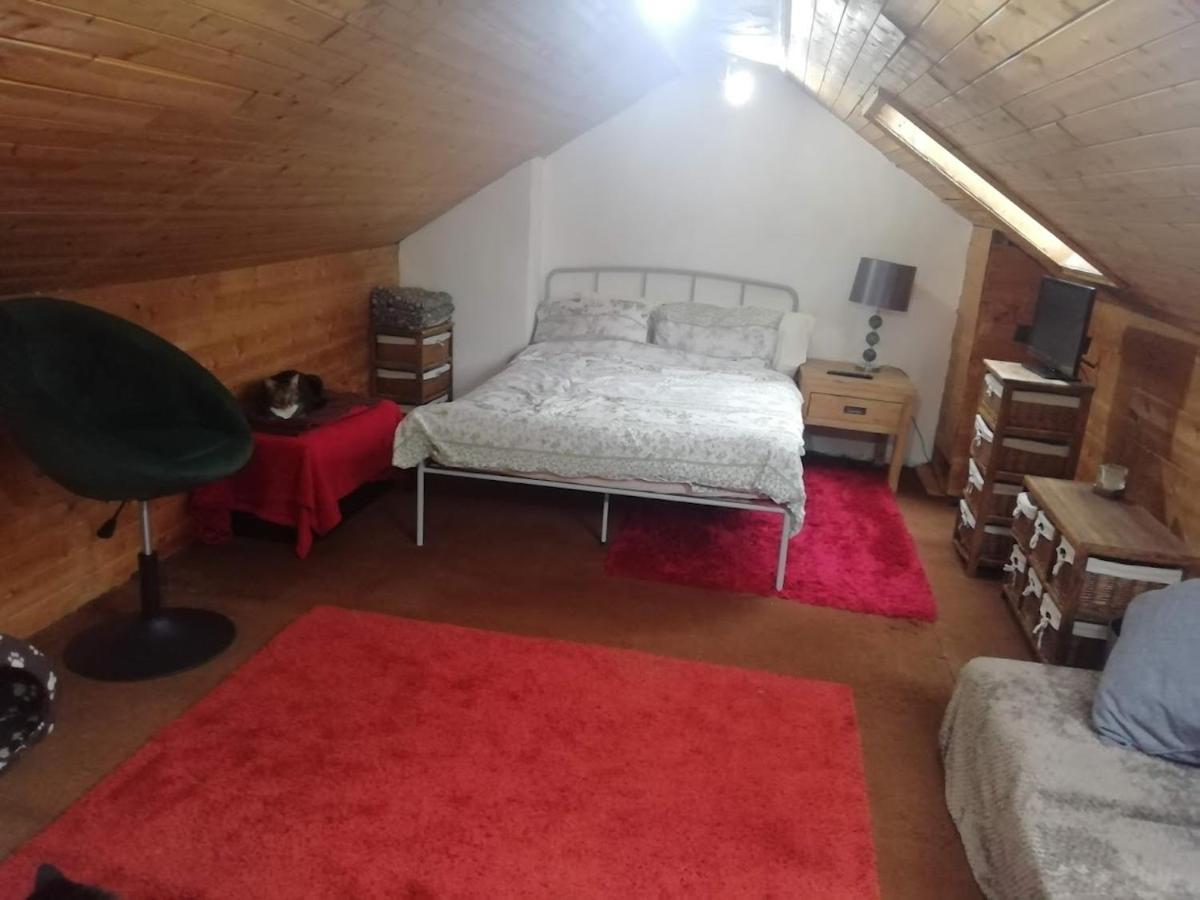 Cozy Loft In Bushey, 20 Mins By Train To Euston London Lejlighed Eksteriør billede